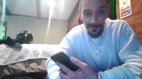 Snapshot of superd512 chatting on December 13, 9:52 pm Guero Cash online show from December 13, 9:52 pm