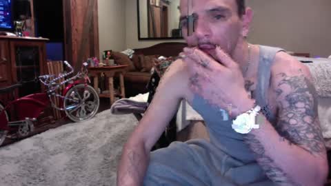 Snapshot of superd512 chatting on December 23, 10:01 pm Guero Cash online show from December 23, 10:01 pm