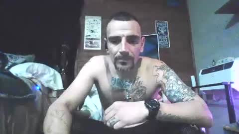 Snapshot of superd512 chatting on January 27, 4:30 am Guero Cash online show from January 27, 4:30 am