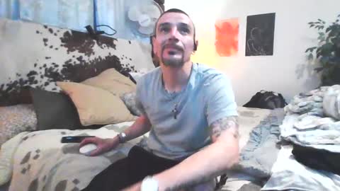 Snapshot of superd512 chatting on February 3, 2:47 am Guero Cash online show from February 3, 2:47 am