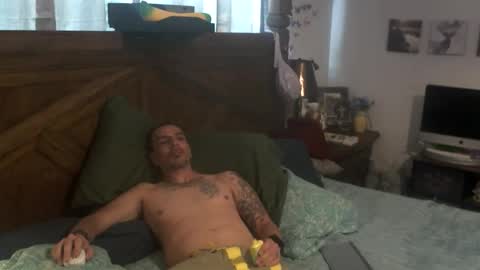 Snapshot of superd512 chatting on October 30, 3:46 pm Guero Cash online show from October 30, 3:46 pm