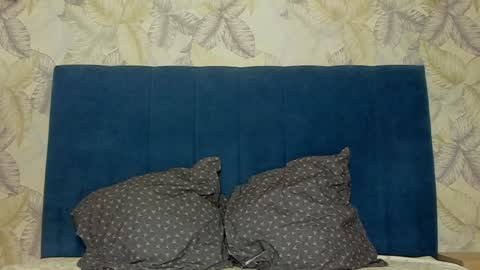 Snapshot of superior_cat chatting on December 21, 5:47 am Una online show from December 21, 5:47 am