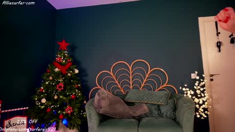 Snapshot of surfergirl121 chatting on December 14, 5:47 pm Allie online show from December 14, 5:47 pm