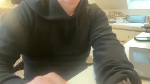 Snapshot of surfstar81 chatting on November 18, 7:13 am surfstar81 online show from November 18, 7:13 am