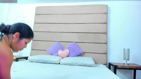 Snapshot of susan_elliot chatting on November 6, 8:21 pm Susan online show from November 6, 8:21 pm