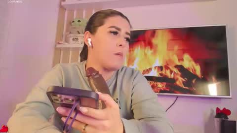 Snapshot of susan_jones_tcw chatting on December 16, 1:21 am online show from December 16, 1:21 am