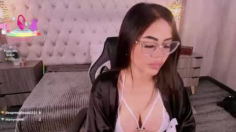 susan_voltaire online show from May 11, 2:45 pm