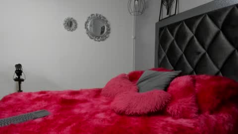 Susana W online show from February 6, 10:59 am