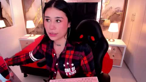 susanvilla online show from November 26, 7:48 pm