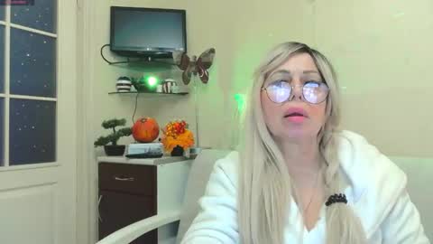 Snapshot of susienoreen chatting on October 29, 9:11 am SusieNoreen online show from October 29, 9:11 am