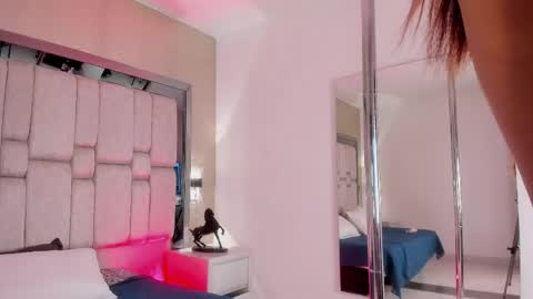  susi  online show from April 13, 8:36 pm