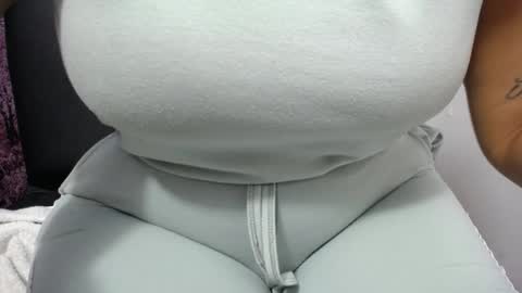 susy_perverttt online show from May 3, 4:13 pm