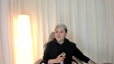 suzu_wolf online show from October 6, 5:38 am