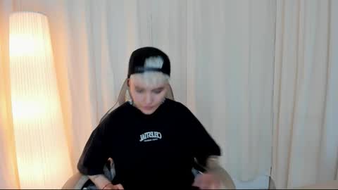 suzu_wolf online show from October 8, 4:54 am