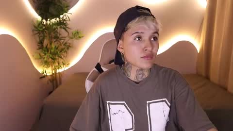 suzu_wolf online show from October 9, 4:32 am