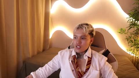 suzu_wolf online show from October 18, 6:37 am