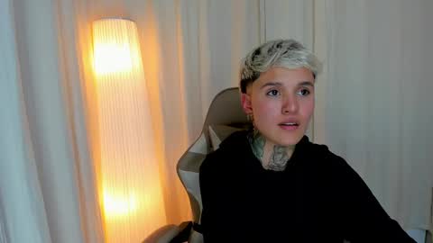 suzu_wolf online show from October 22, 4:24 am