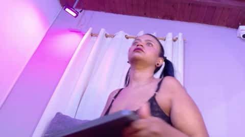 Snapshot of suzyfox chatting on February 13, 8:27 pm Suzy online show from February 13, 8:27 pm