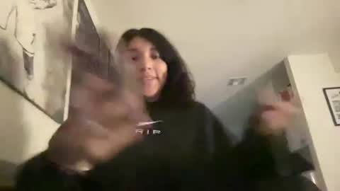 Snapshot of suzyishellawet chatting on October 20, 4:02 am Suzy online show from October 20, 4:02 am