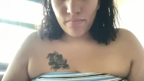 Snapshot of suzyishellawet chatting on October 23, 9:13 pm Suzy online show from October 23, 9:13 pm