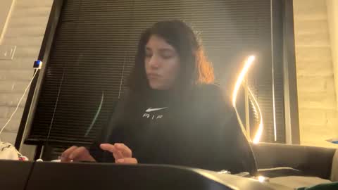 Snapshot of suzyishellawet chatting on November 22, 4:22 am Suzy online show from November 22, 4:22 am