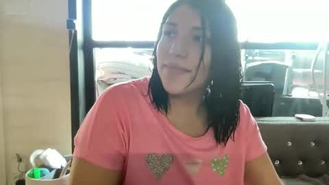 Snapshot of suzyishellawet chatting on December 1, 6:57 pm Suzy online show from December 1, 6:57 pm