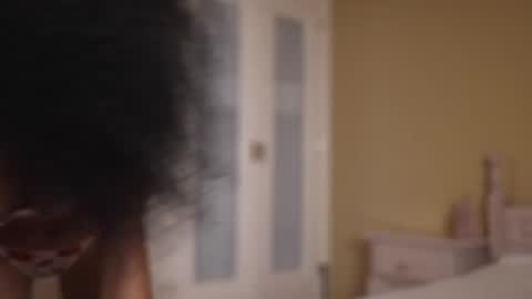 Snapshot of suzysuza chatting on December 1, 11:59 am suzysuza online show from December 1, 11:59 am