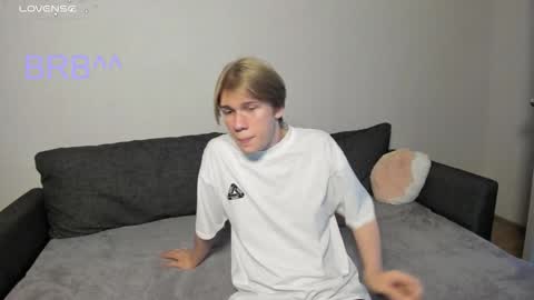 Snapshot of swag_mua chatting on November 1, 6:21 pm Swen online show from November 1, 6:21 pm