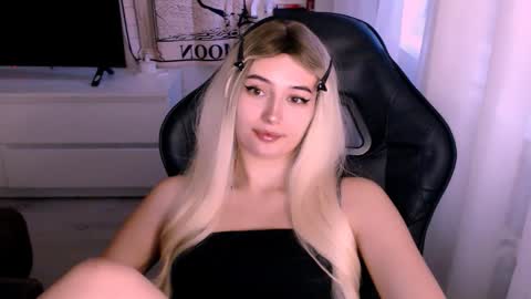 Snapshot of sweeet_baby0 chatting on October 16, 1:17 am Kate online show from October 16, 1:17 am