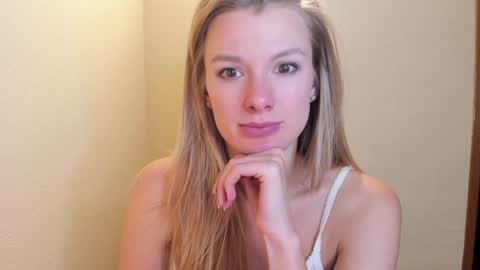 Snapshot of sweet_angel_a chatting on January 27, 10:06 pm Ann - your sweet girl online show from January 27, 10:06 pm