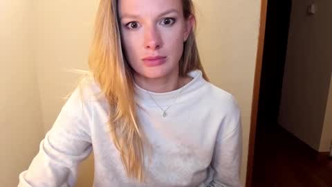 Snapshot of sweet_angel_a chatting on October 26, 10:47 pm Ann - your sweet girl online show from October 26, 10:47 pm