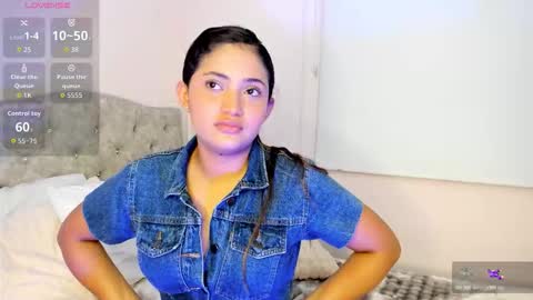 Snapshot of sweet_asheley chatting on December 17, 3:23 am Asheley online show from December 17, 3:23 am