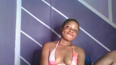 Snapshot of sweet_berry31 chatting on October 5, 11:24 pm baby girl online show from October 5, 11:24 pm