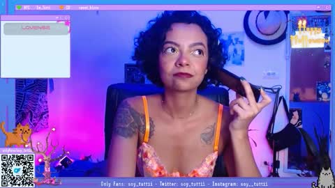 Snapshot of sweet_bluee chatting on September 28, 10:26 pm Tutti online show from September 28, 10:26 pm