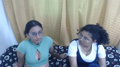 Snapshot of sweet_body69 chatting on October 19, 9:37 pm daisy and sweet online show from October 19, 9:37 pm