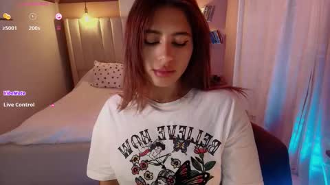 Snapshot of sweet_cami1 chatting on November 10, 4:22 am Camila online show from November 10, 4:22 am