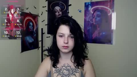 Snapshot of sweet_cherryg chatting on September 28, 5:24 am Ivy online show from September 28, 5:24 am