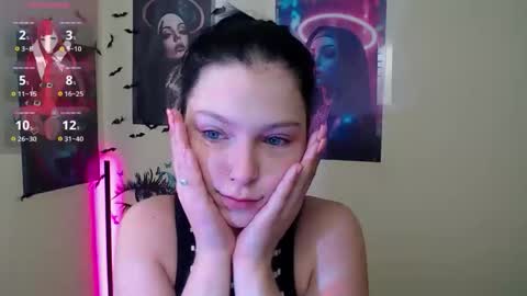 Snapshot of sweet_cherryg chatting on October 26, 7:36 am Ivy online show from October 26, 7:36 am