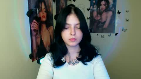 Snapshot of sweet_cherryg chatting on November 5, 1:11 pm Ivy online show from November 5, 1:11 pm