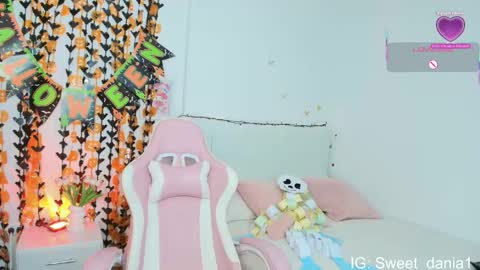 sweet_dania_ online show from October 22, 8:14 am