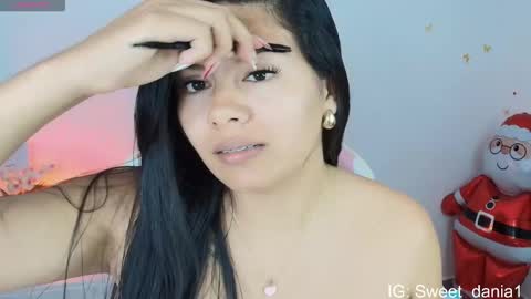 sweet_dania_ online show from January 18, 3:43 am