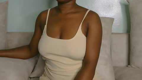 Snapshot of sweet_dellah54 chatting on February 3, 3:26 am dellah online show from February 3, 3:26 am