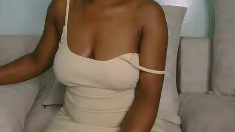 Snapshot of sweet_dellah54 chatting on February 3, 6:40 am dellah online show from February 3, 6:40 am