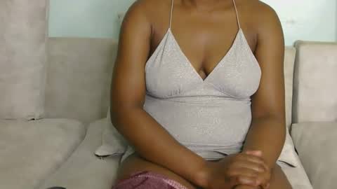 Snapshot of sweet_dellah54 chatting on February 7, 2:04 am dellah online show from February 7, 2:04 am