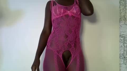 Snapshot of sweet_diva19 chatting on May 20, 1:45 am sweet_diva19 online show from May 20, 1:45 am