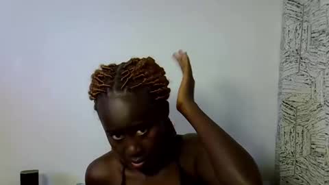 Snapshot of sweet_diva19 chatting on June 2, 10:45 pm sweet_diva19 online show from June 2, 10:45 pm