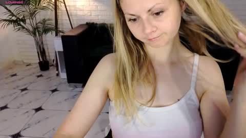 Snapshot of sweet_emily4u chatting on September 30, 6:18 am Emily online show from September 30, 6:18 am