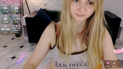 Snapshot of sweet_emily4u chatting on October 18, 6:26 am Emily online show from October 18, 6:26 am