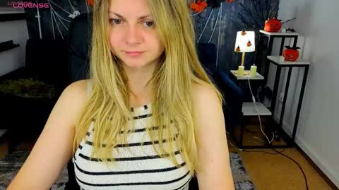 Snapshot of sweet_emily4u chatting on October 20, 6:58 am Emily online show from October 20, 6:58 am