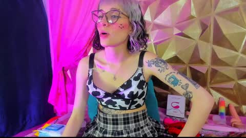  emmili  online show from January 12, 3:14 pm